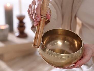Singing Bowl Meditation for Shift Workers: Sleep Reset Between Night Shifts